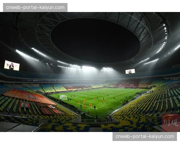 成都凤凰山专业足球场氛围：6万人齐声助威创赛季新高